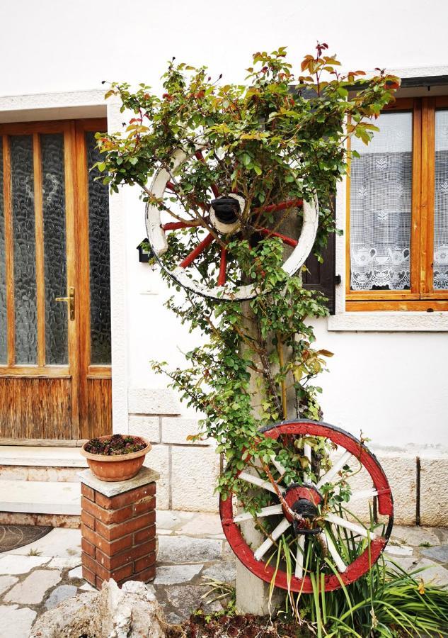 Casa Rustica Con Giardino Villa Caprino Veronese Buitenkant foto
